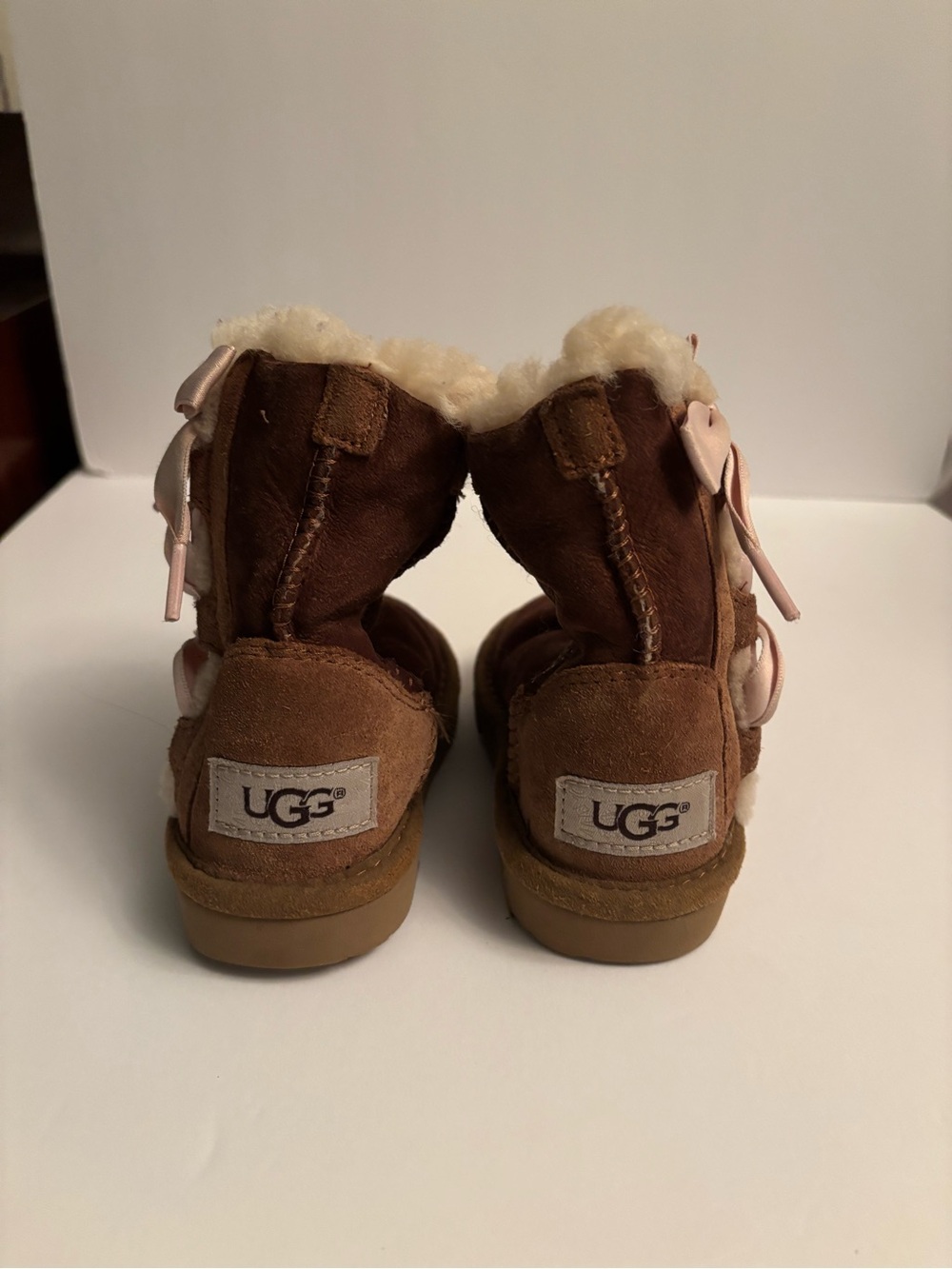 UGG Kids Chestnut Brown Suede Shearling with side bows size 6